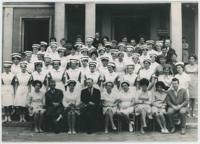 Uczennice i nauczyciele Liceum Medycznego w Kaliszu