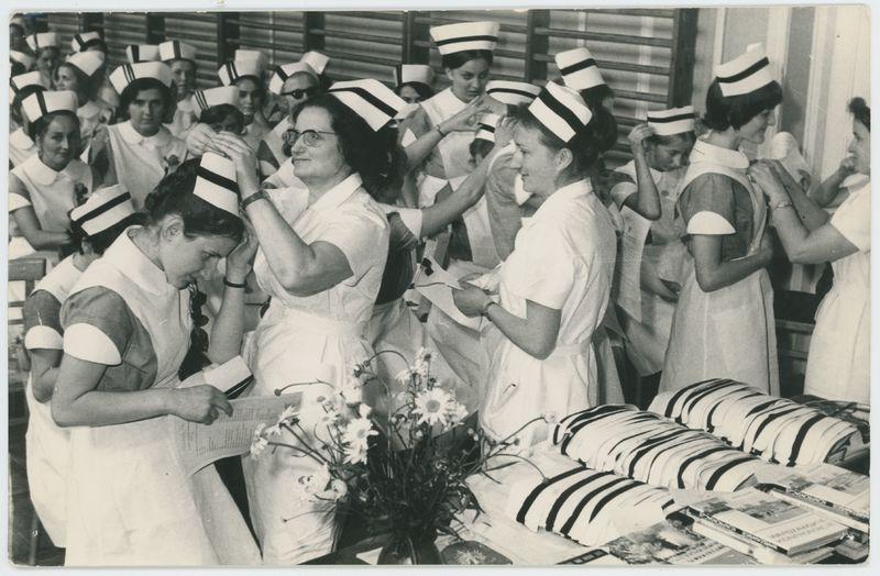 Uczennice i nauczyciele Liceum Medycznego w Kaliszu