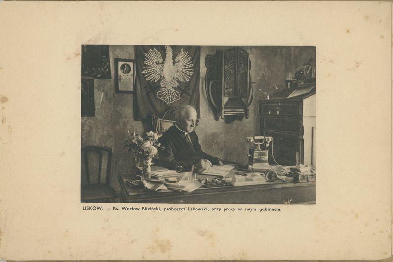 Album z pocztówkami z Liskowa "Pamiątka z wystawy >>Praca i Kultura Wsi<<"