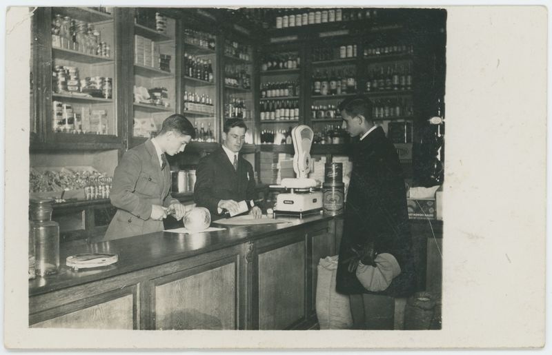 Wnętrze sklepu kolonialnego