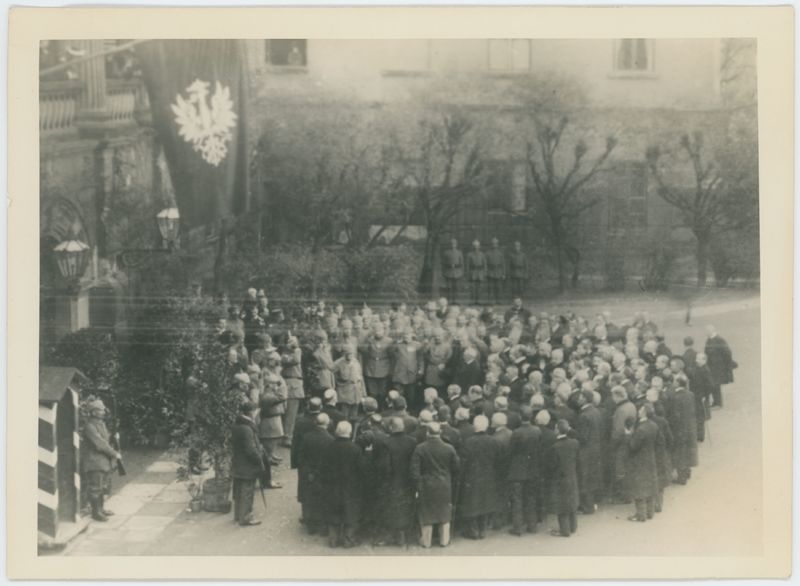 Manifestacja z okazji ogłoszenia przez państwa zaborcze niepodległości Polski w 1916 r.