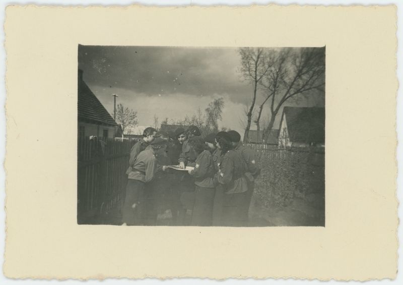 Członkinie kaliskiego Związku Strzeleckiego „Strzelec”