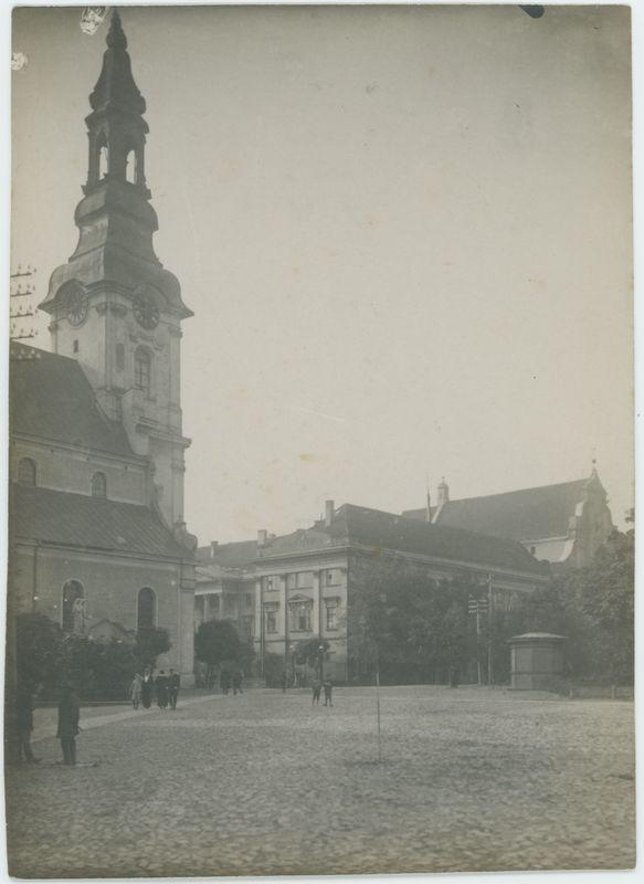 Plac i kościół św. Józefa