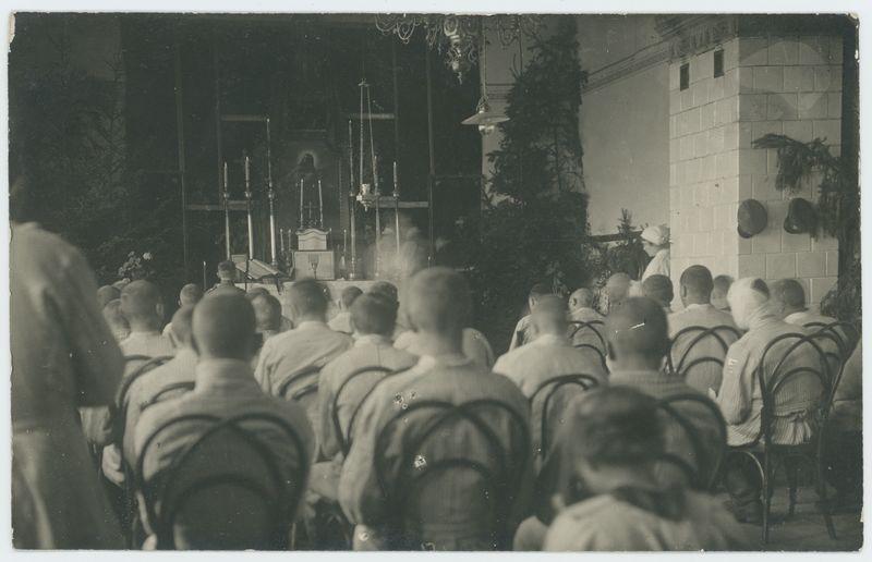 Żołnierze w kaplicy Szpitala Wojskowego w Kaliszu