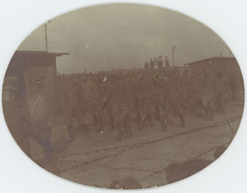 Legioniści w obozie jenieckim w Szczypiornie