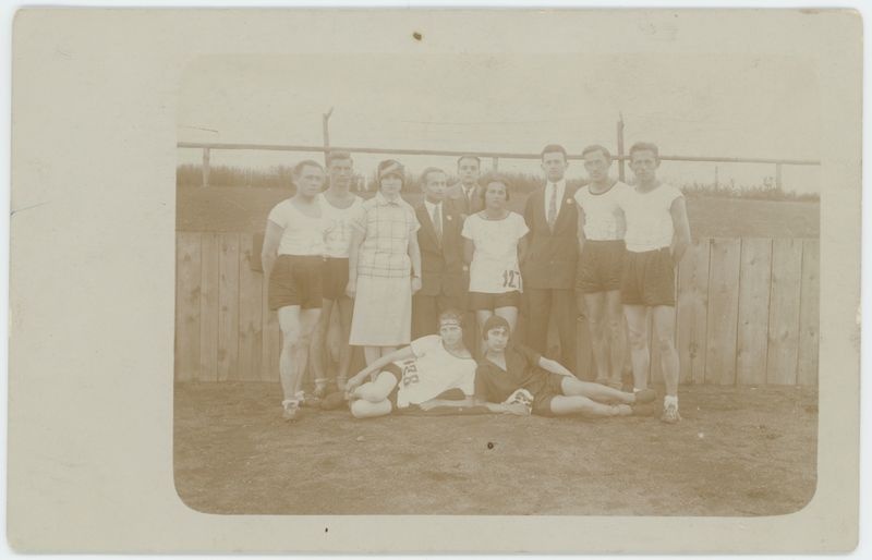 Kaliscy sportowcy z Towarzystwa Gimnastycznego „Sokół” na zawodach okręgowych w Łodzi