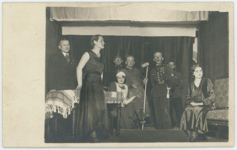 Przedstawienie teatralne Kółka dramatycznego działającego przy Związku Strzeleckim w Kaliszu