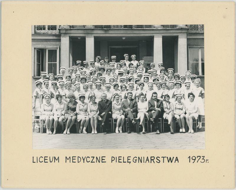 Tableau uczennic Liceum Medycznego w Kaliszu