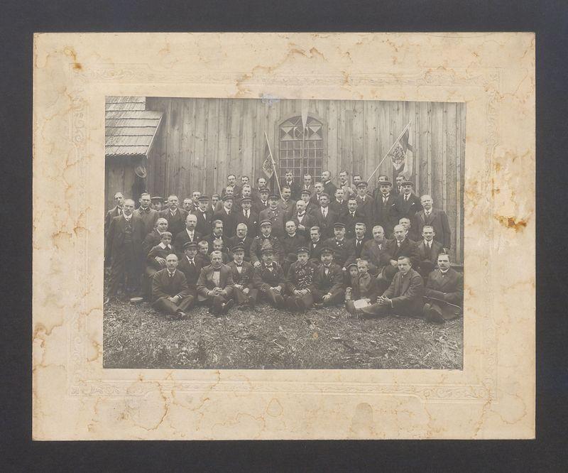 Fotografia pamiątkowa członków Kaliskiego Tow. Wioślarskiego 