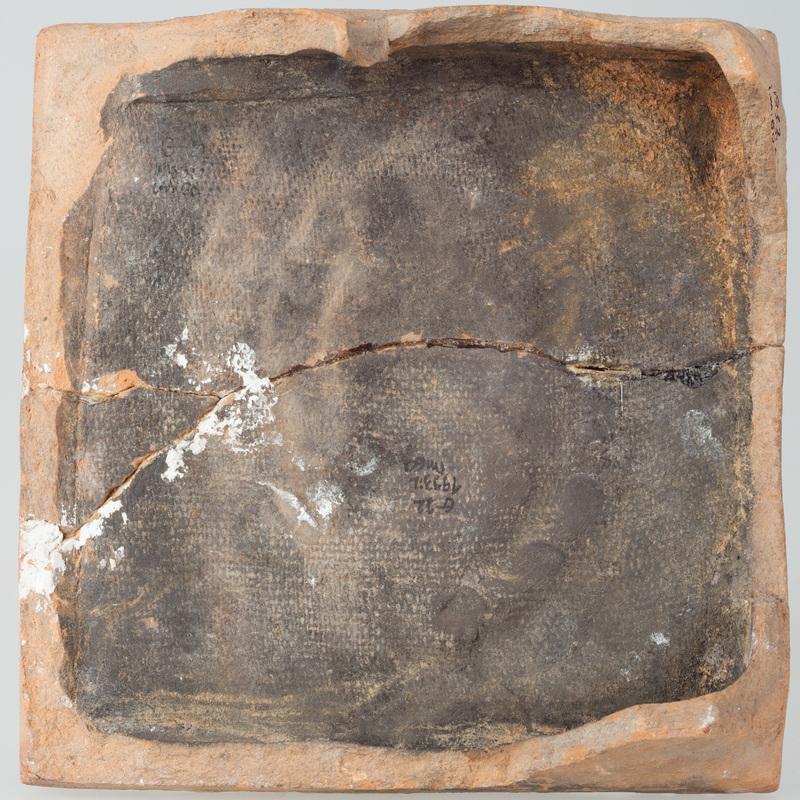 Kafel z rybą w wieńcu i inicjałami I.Z, herb Pierzcha