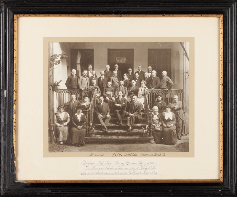 Członkowie Kaliskiego Komitetu Pomocy Ofiarom Wojny w 1914 r. 