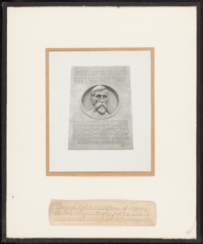 Tablica pamiątkowa ufundowana dla Adama Asnyka przez II-gi Zjazd Wychowanków Szkół Średnich Kaliskich w czerwcu 1928 