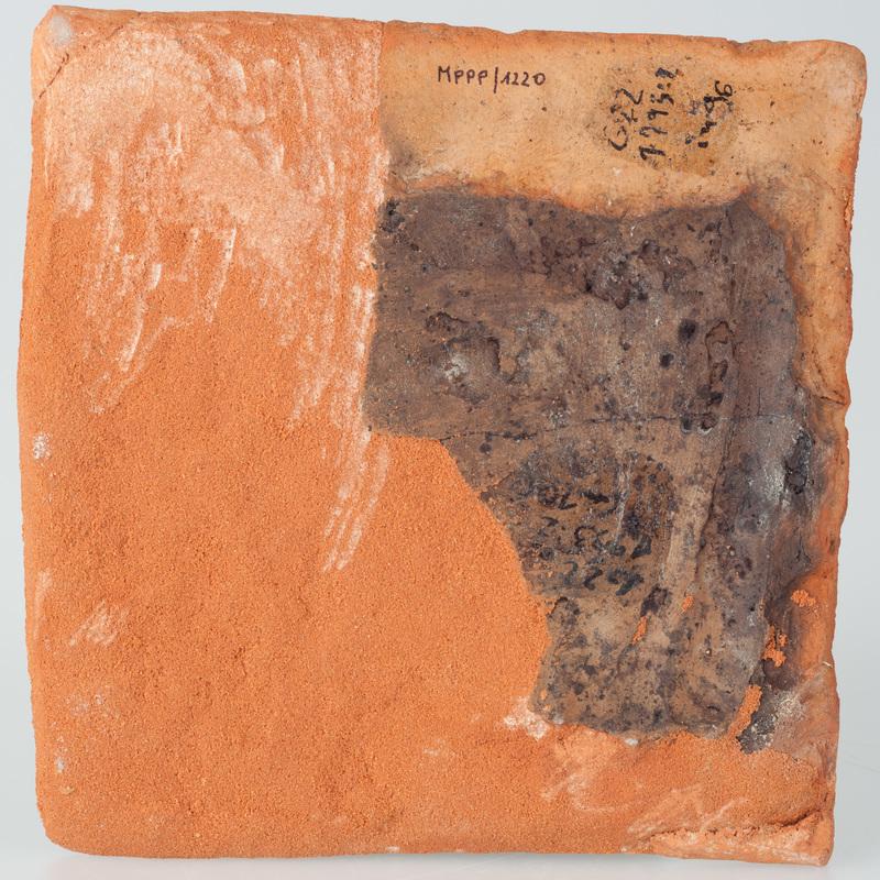 Kafel z wyobrażeniem ryb w układzie koła fortuny