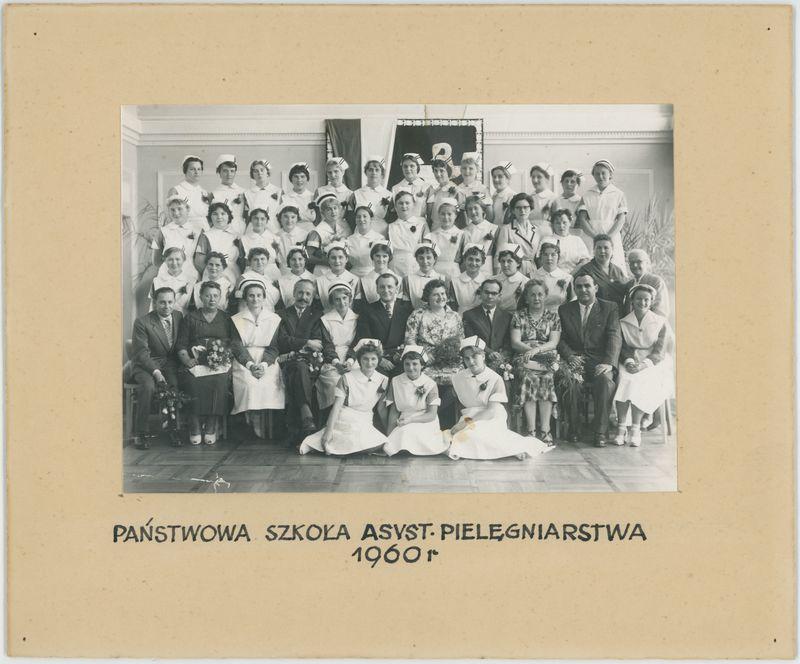 Uczennice Państwowej Szkoły Pielęgniarstwa w Kaliszu