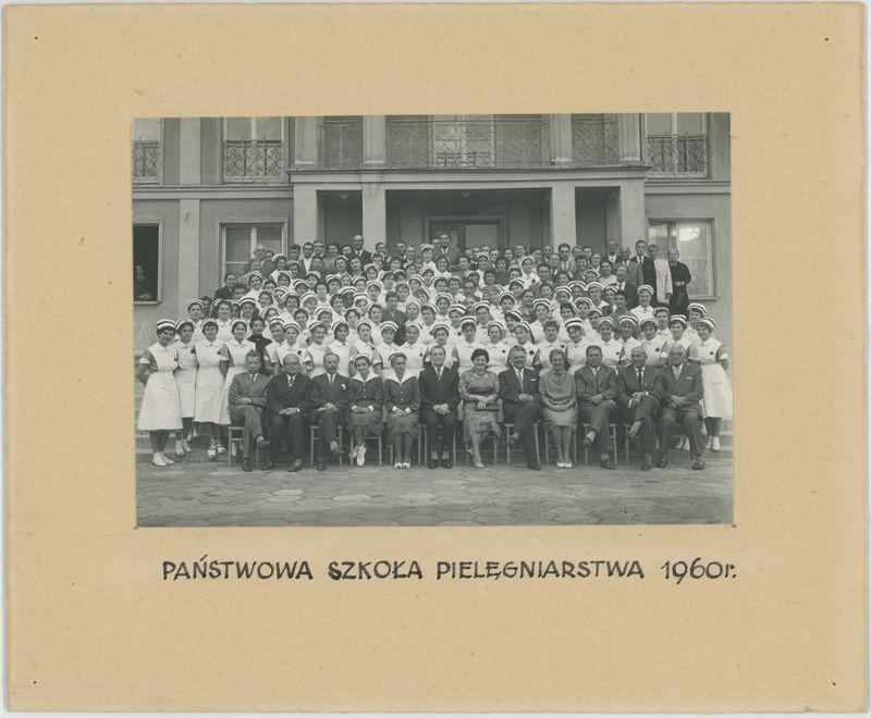Uczennice Państwowej Szkoły Pielęgniarstwa w Kaliszu