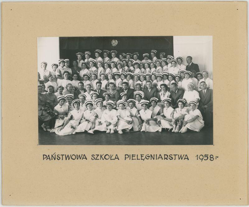 Uczennice Państwowej Szkoły Pielęgniarstwa w Kaliszu