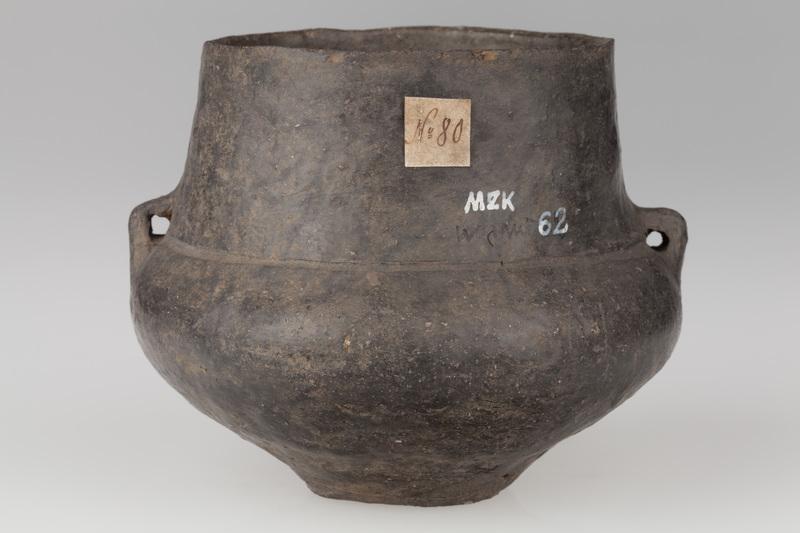 naczynie dwustożkowe zaopatrzone w dwa ucha 