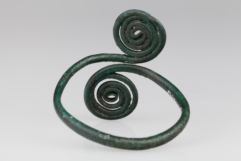 brązowy naramiennik  