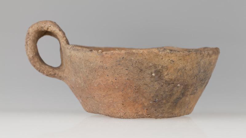 mały kubek stożkowaty 