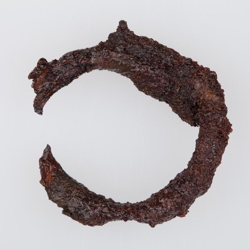 Brązowe skręty spiralne wykonane z drutu o przekroju okrągłym