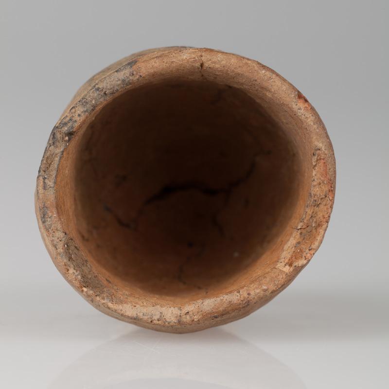 Rożek gliniany o barwie beżowo - szarej