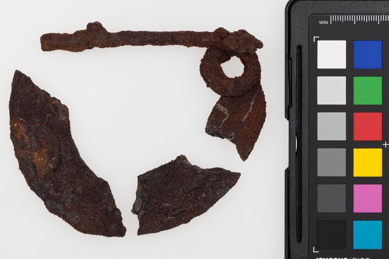 Zapinka żelazna o łukowatym kabłąku, jednoczęściowa