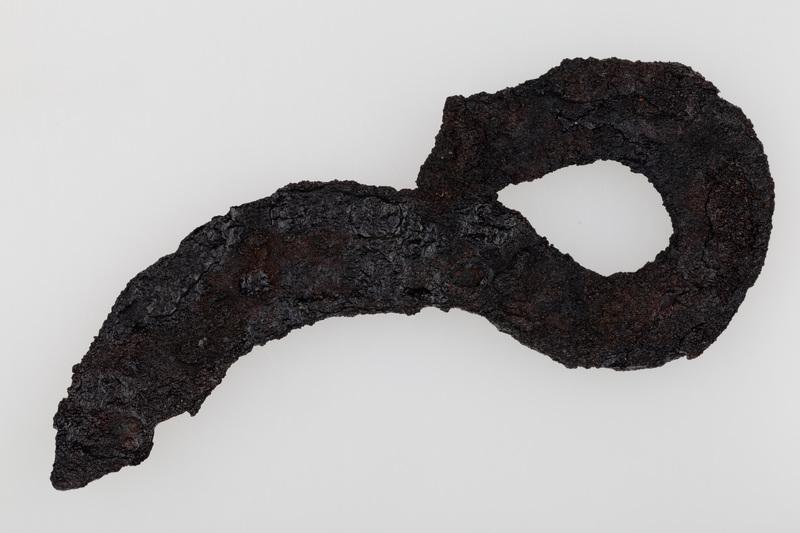 Przedmiot żelazny wykonany ze sztabki o cienkim przekroju