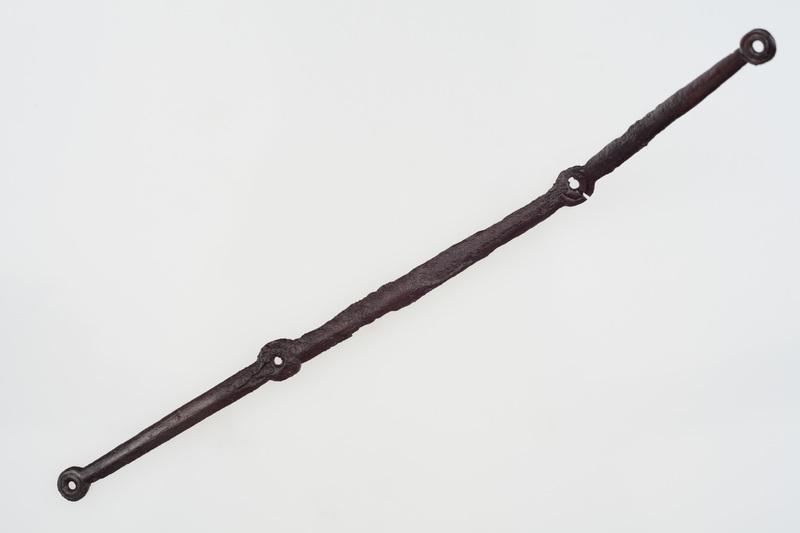 Metalowe części tarczy (połowa umba, imacz, okucia boków)