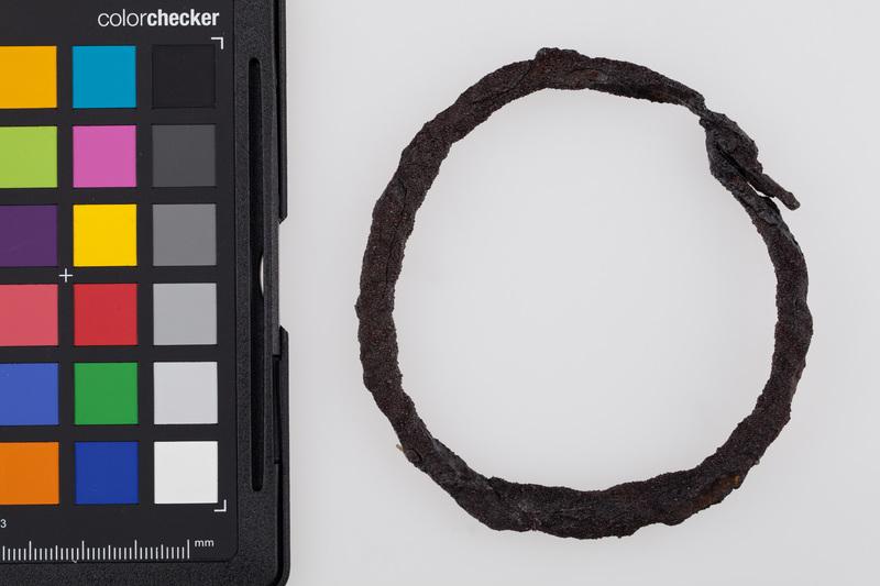 Para bransolet kolistych z końcami dochodzącymi do siebie