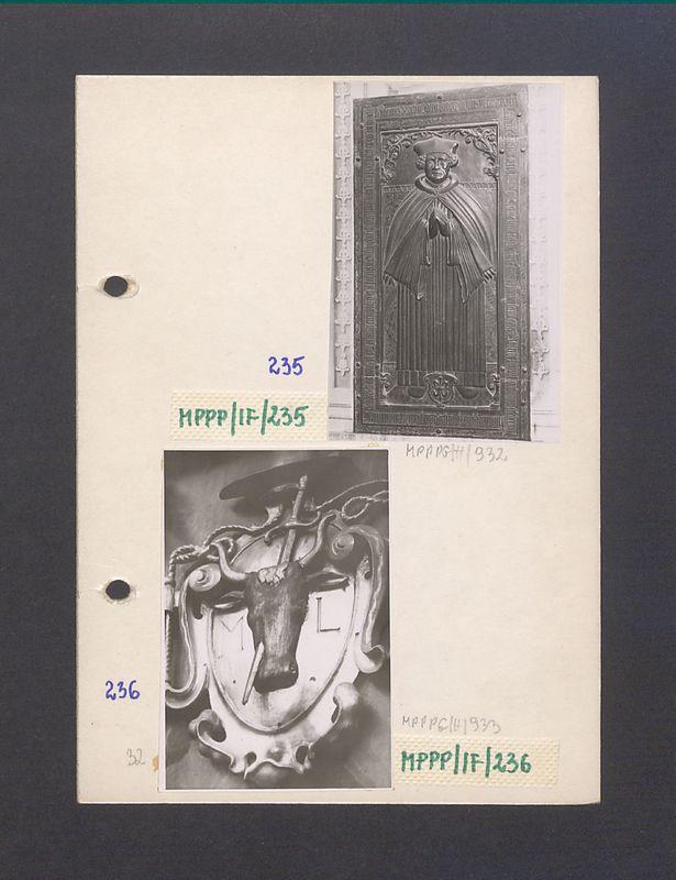 Wnętrze gnieźnieńskiej katedry. Herb rodu Pomian.