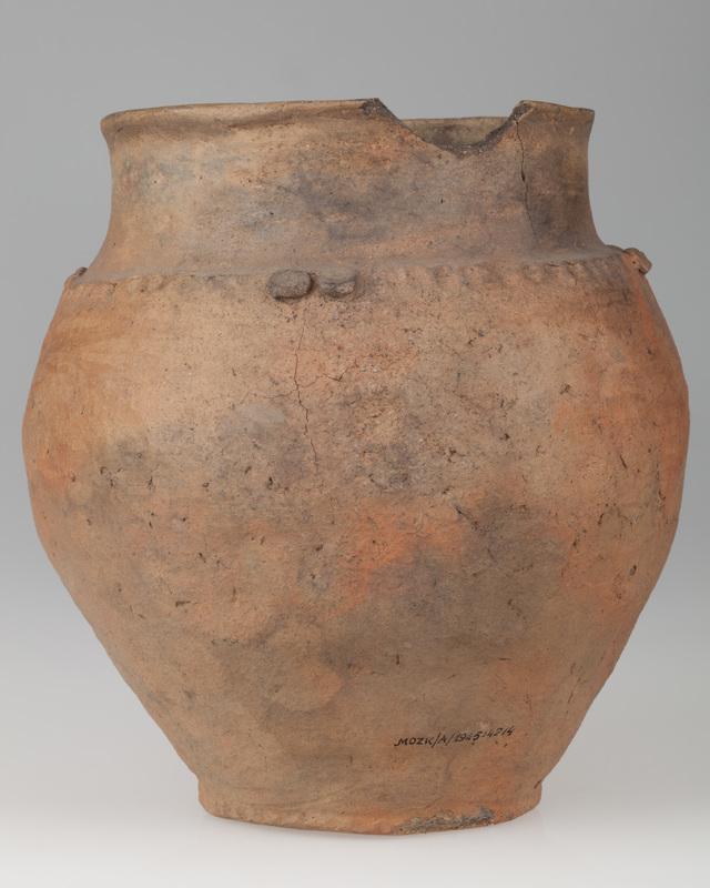 Popielnica wazowata ze stożkowatą szyjką