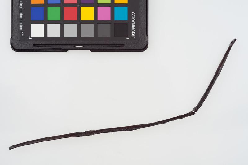 Metalowe części tarczy (połowa umba, imacz, okucia boków)