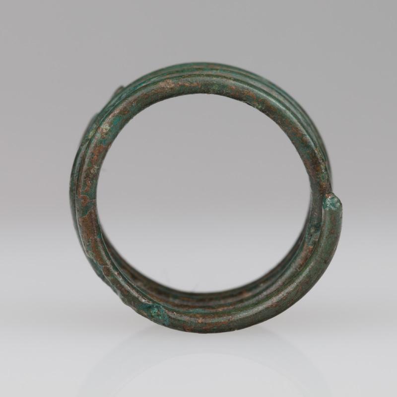 Spirala brązowa wykonana z drutu o przekroju okrągłym