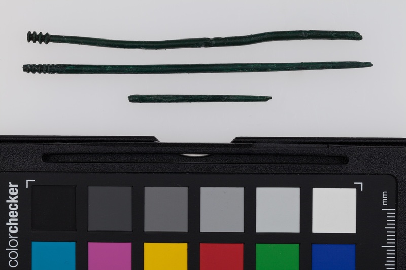 Szpila brązowa (złamana) o główce poprzecznie żebrowanej