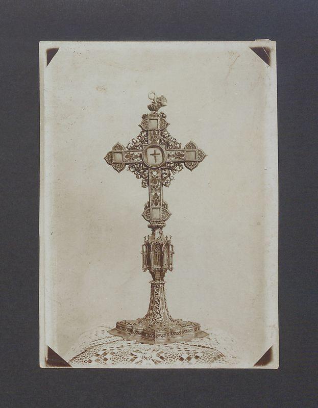 Krzyż relikwiarzowy z daru Fryderyka Jagiellończyka.