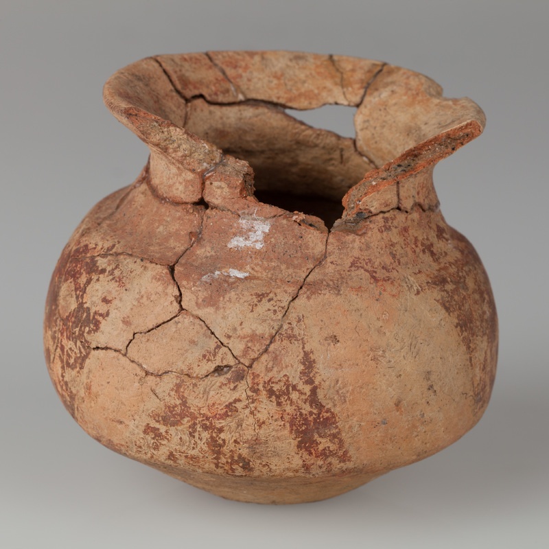 Malowana czarka o baniastym brzuścu