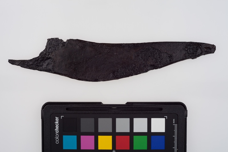 Nóż żelazny z łukowatym ostrzem