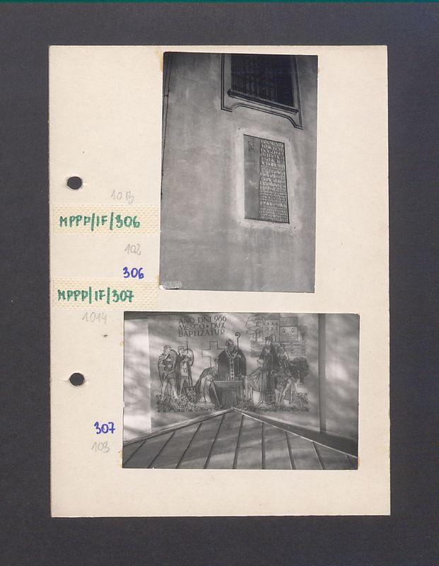 Tablica pamiątkowa wmurowana w ścianę katedry z okazji 1000-lecia Chrztu Polski.