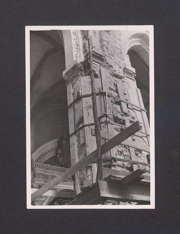 Wnętrze katedry w czasie regotyzacji.