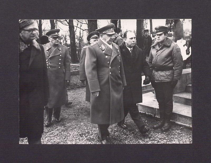 Wizyta żołnierzy radzieckich. Cmentarz św. Piotra.