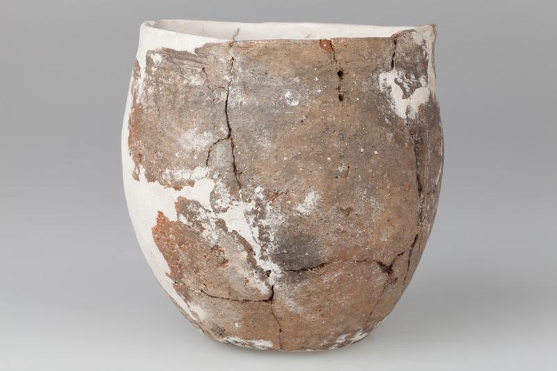 Popielnica w formie garnka jajowatego z płaskim dnem 