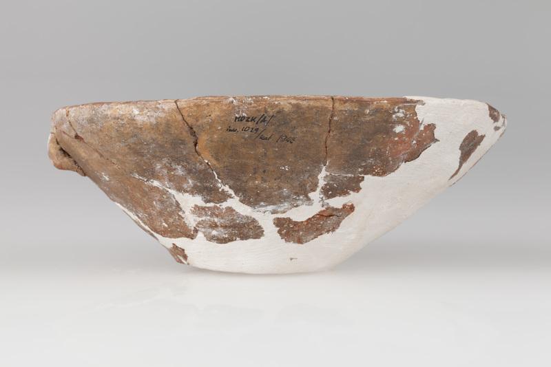 Misa stożkowata z brzegiem wychylonym do środka