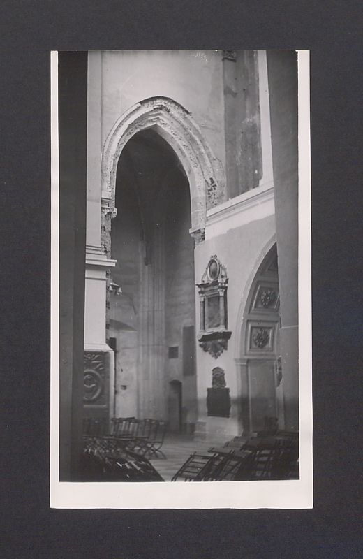 Wnętrze katedry w odbudowie.