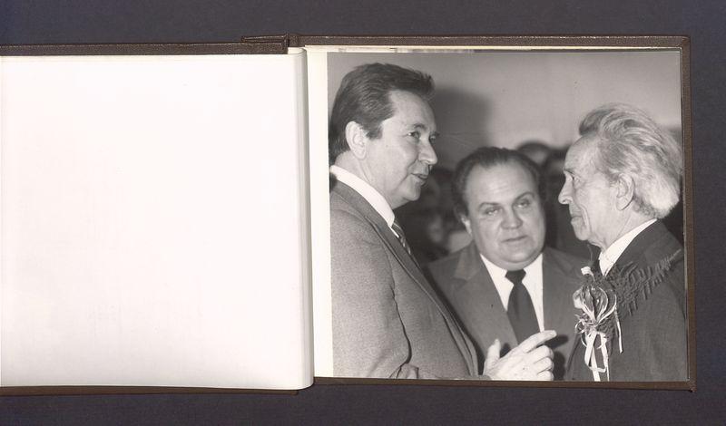 Album pamiątkowy z obrazujący uroczystość z okazji 80-lecia urodzin T. Kulisiewicza, cz. 1