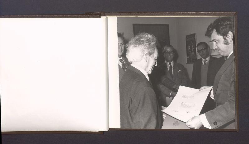 Album pamiątkowy z obrazujący uroczystość z okazji 80-lecia urodzin T. Kulisiewicza, cz. 1