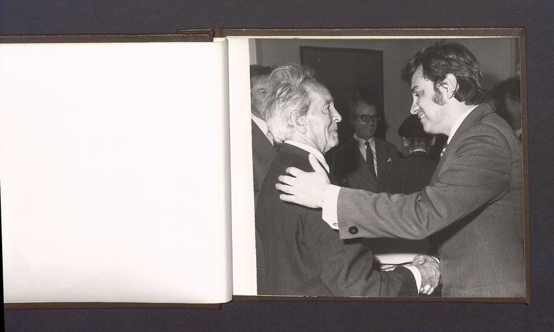 Album pamiątkowy z obrazujący uroczystość z okazji 80-lecia urodzin T. Kulisiewicza, cz. 1