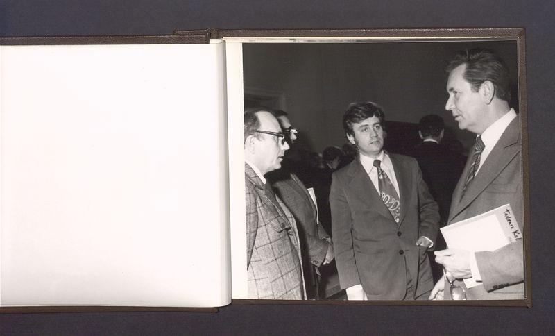 Album pamiątkowy z obrazujący uroczystość z okazji 80-lecia urodzin T. Kulisiewicza, cz. 1