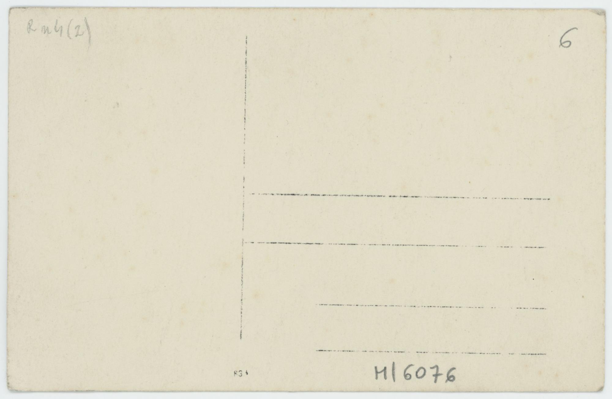 Fotografia przedstawiająca Mieczysława Trzeciaka wśród studentów, lekarzy i pielęgniarek