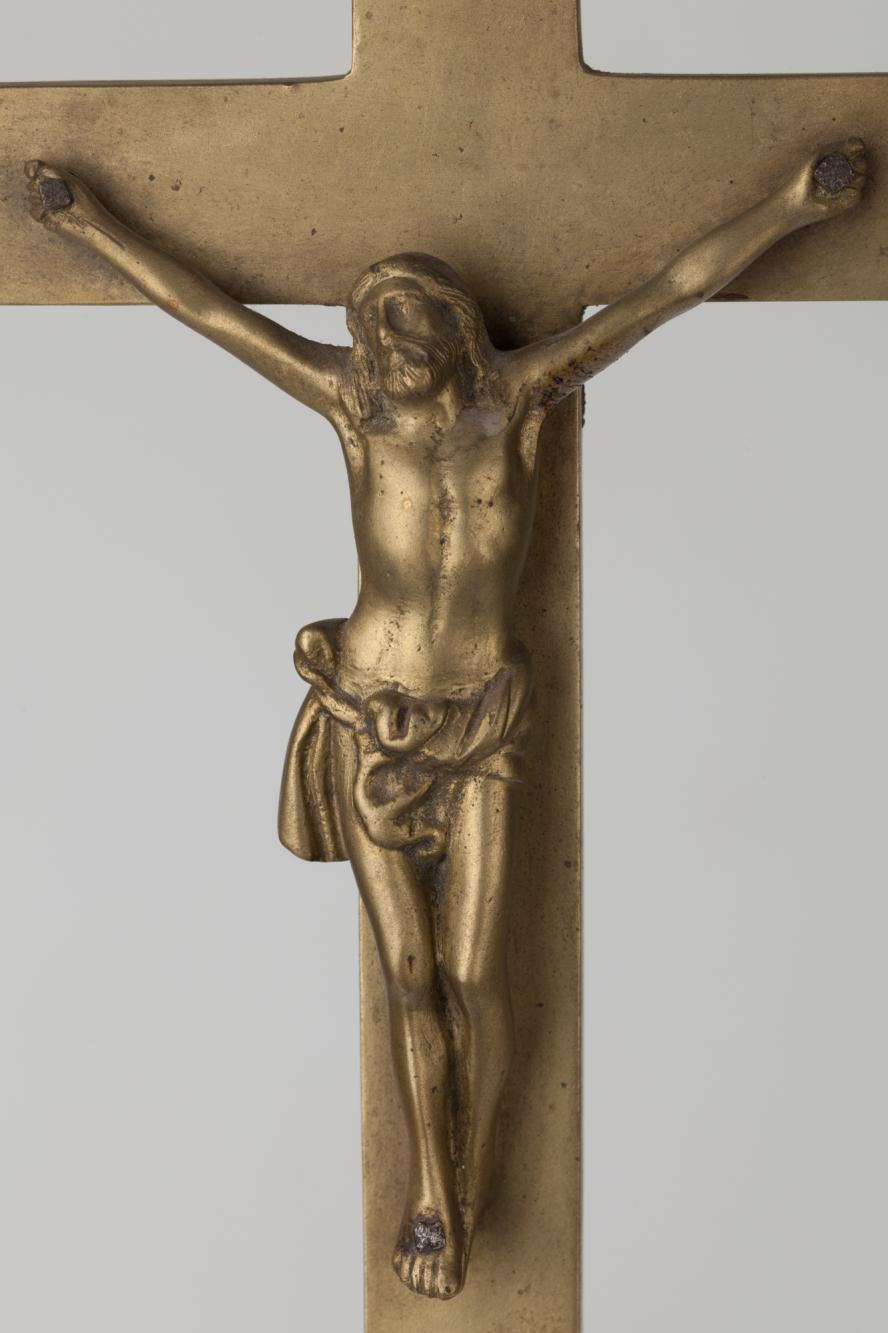 Krucyfiks mosiężny W. Kremer, Kalisz, 1909 r.