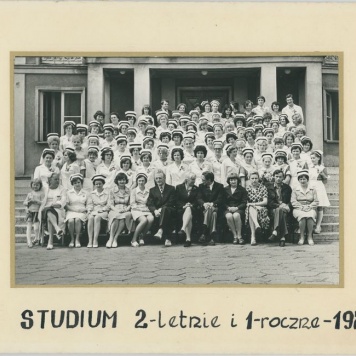 Uczennice 1- i 2-letniego Studium Zawodowego Pielęgniarstwa w Kaliszu